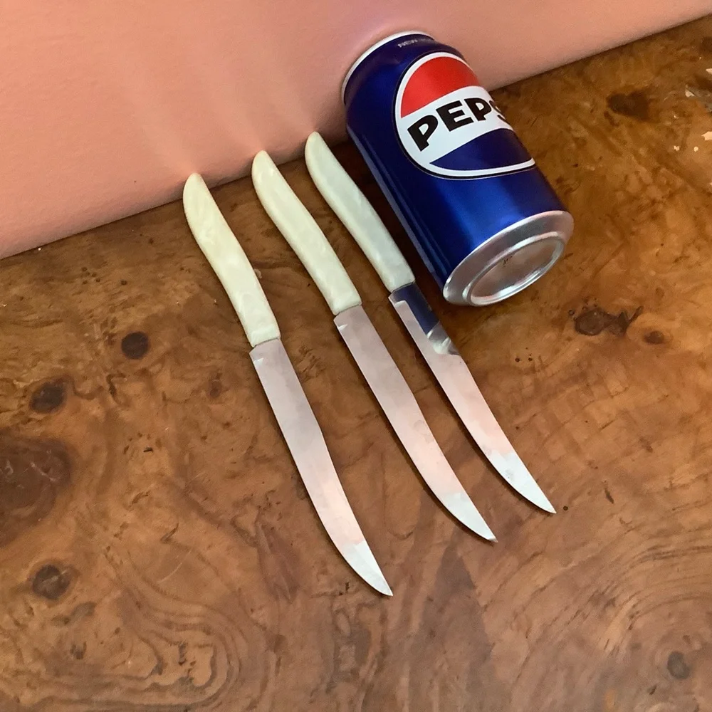 Vintage QUIKUT Stainless Steele 8.75” Steak Knives Ivory Plastic Handle Lot of 3